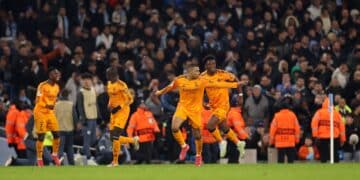 Mbappé celebra su tanto en el Etihad. (Photo by Carl Recine/Getty Images)