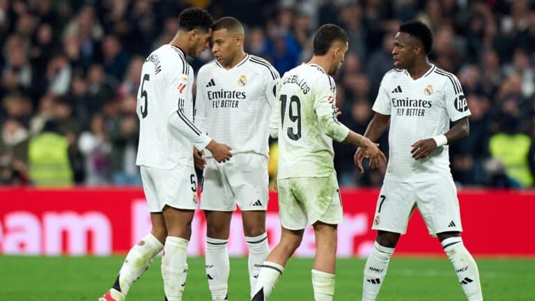 Los jugadores del Real Madrid celebran el tanto de Mbappé ante el Atleti. (Photo by Angel Martinez/Getty Images)