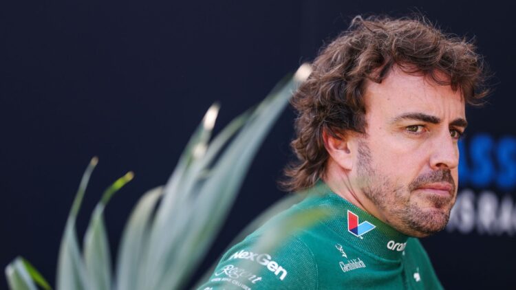 Fernando Alonso planta FIA