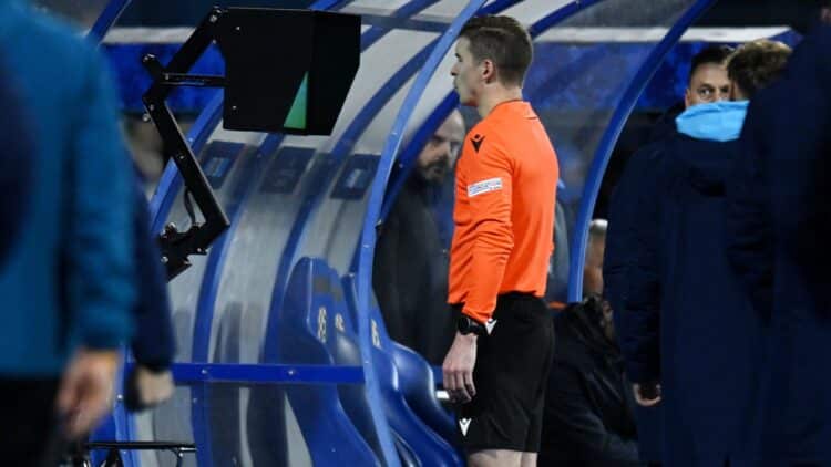 árbitro barça benfica