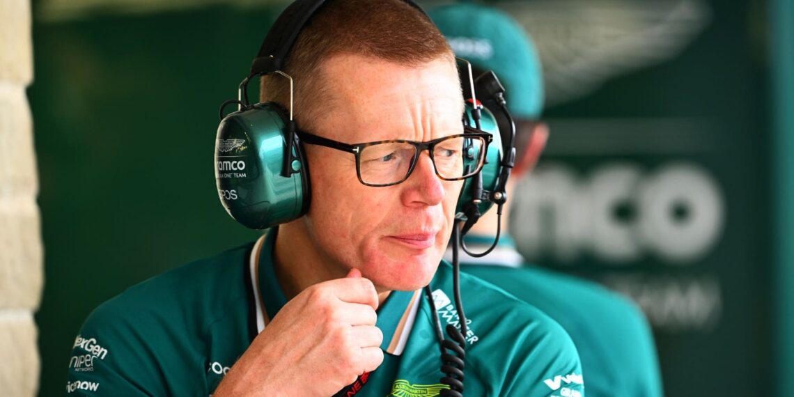 Cowell mejoras Aston Martin