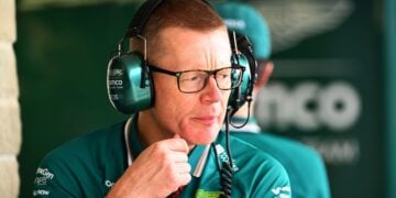 Cowell mejoras Aston Martin