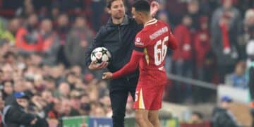 Xabi Alonso y Alexander-Arnold