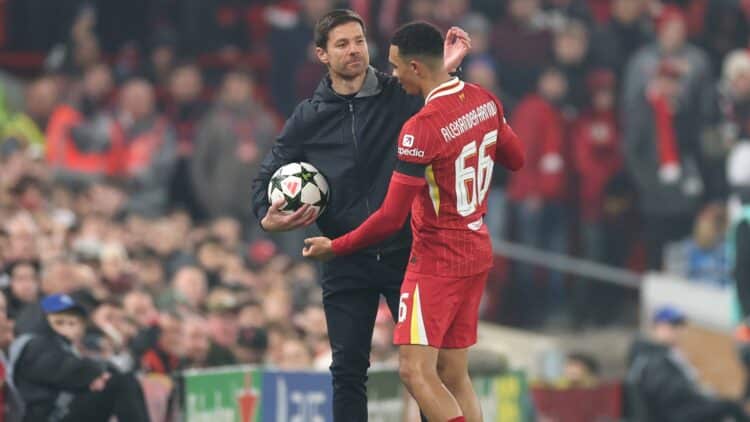 Xabi Alonso y Alexander-Arnold