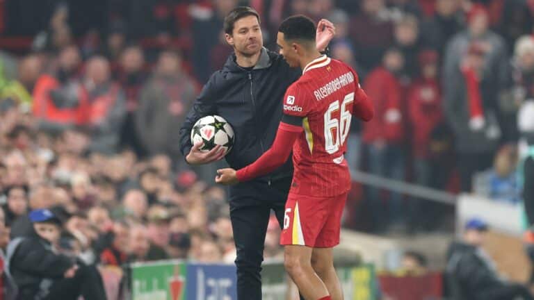 Xabi Alonso y Alexander-Arnold