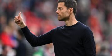 Xabi Alonso delantero 9