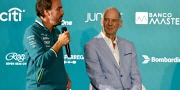 Adrian Newey luz Aston Martin