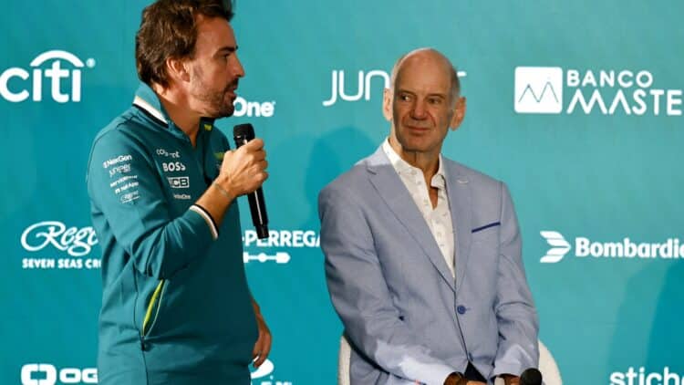 Adrian Newey luz Aston Martin