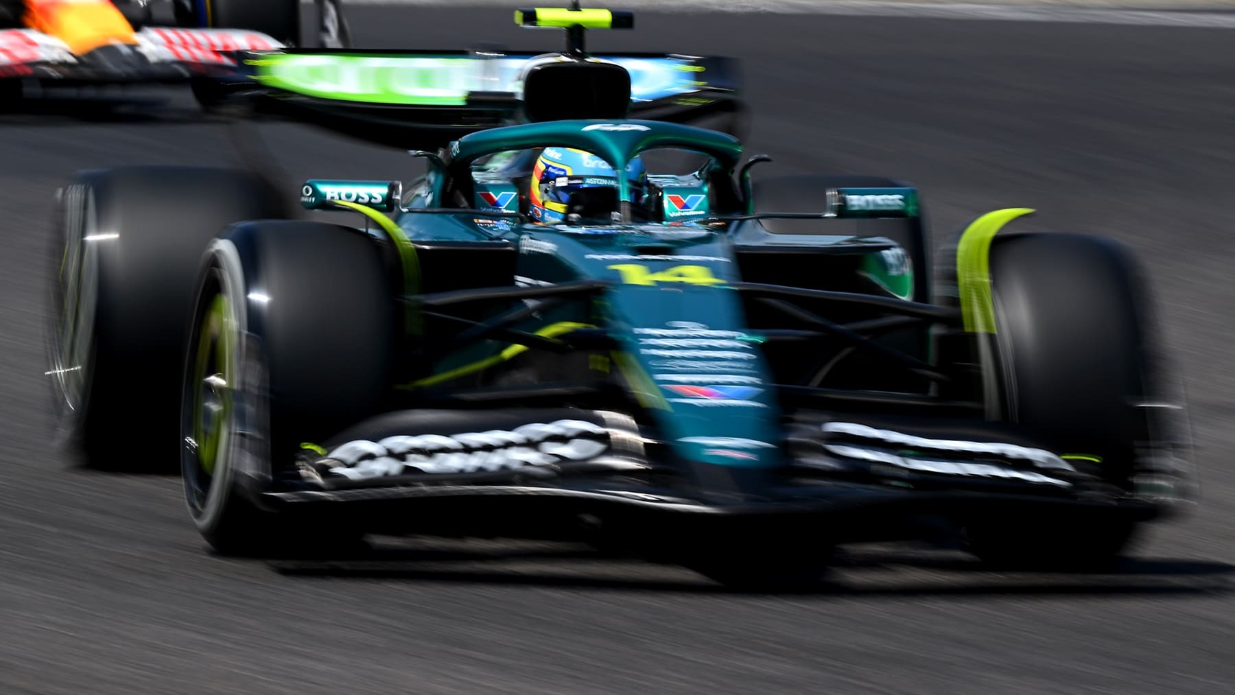 Alonso Aston Martin Imola contra cuerdas