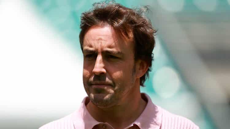 Alonso se ve rápido y competitivo aún de las dificultades: "Estoy muy motivado, me siento el mejor"