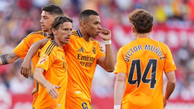 Víctor Muñoz Real Madrid Xabi Alonso