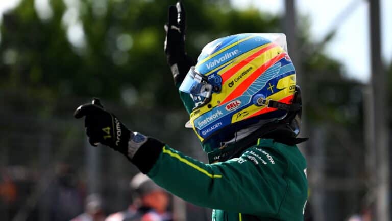 Fernando Alonso magia AMR25
