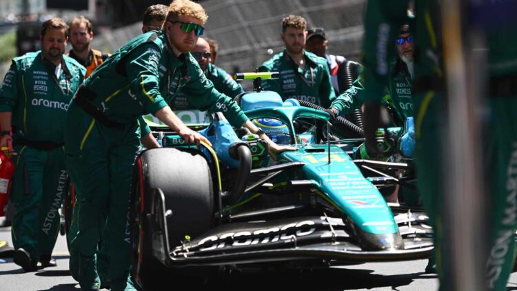 Alonso se carga ordenadores Aston Martin era imposible