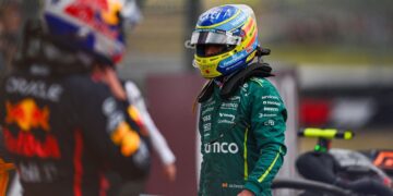 Fernando Alonso enfadado Aston Martin