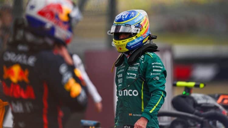 Fernando Alonso enfadado Aston Martin