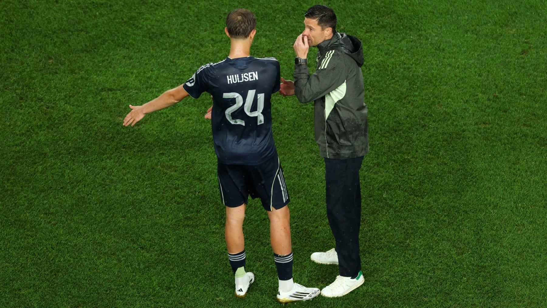 Xabi Alonso y Dean Huijsen