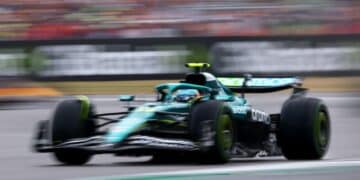 Alonso serio Aston Martin