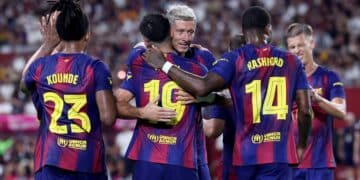 Los jugadores del Barcelona celebran un gol.