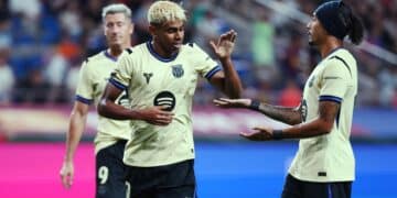 Lamine Yamal celebra uno de sus goles.