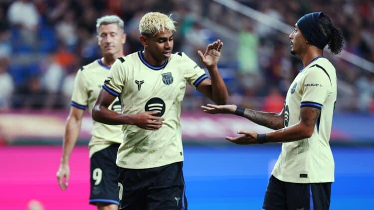 Lamine Yamal celebra uno de sus goles.