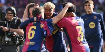 Lamine Yamal celebra con Gavi y Balde.