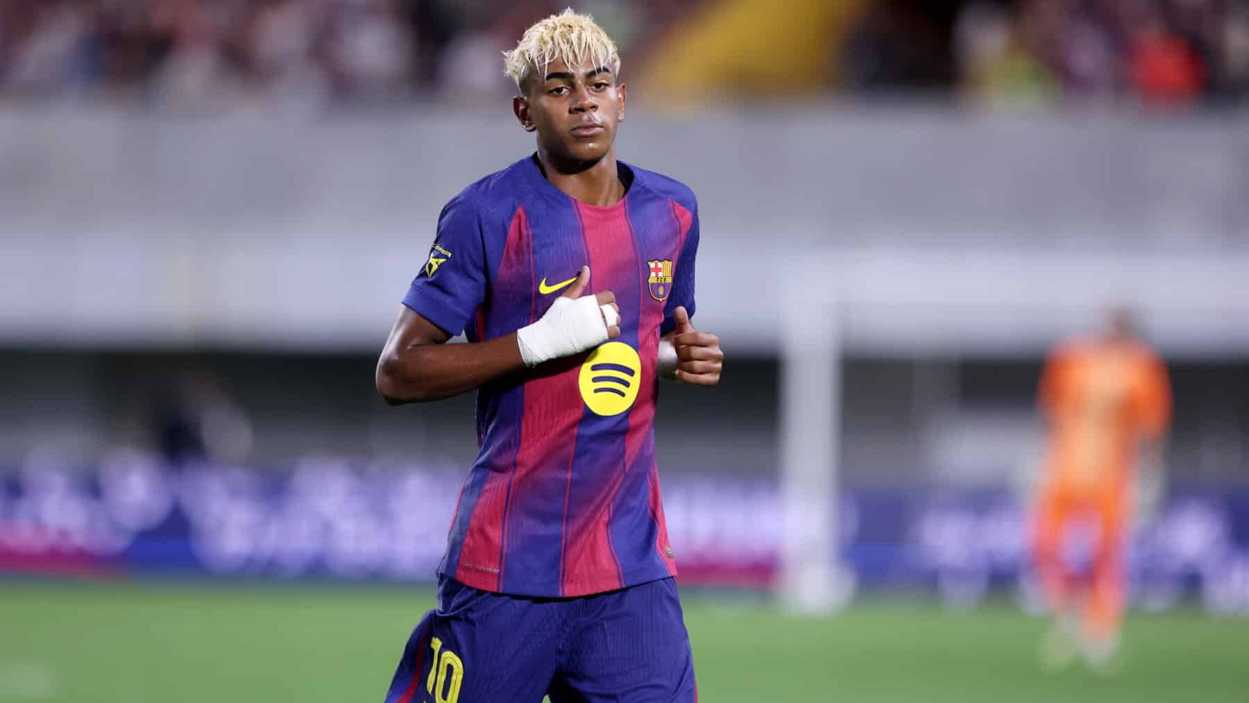 Lamine Yamal, con la nueva camiseta del Barcelona.