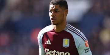 Rashford, durante un partido con el Aston Villa.
