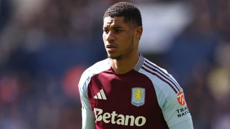 Rashford, durante un partido con el Aston Villa.