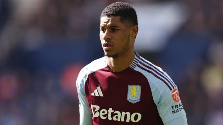Rashford, durante un partido con el Aston Villa.