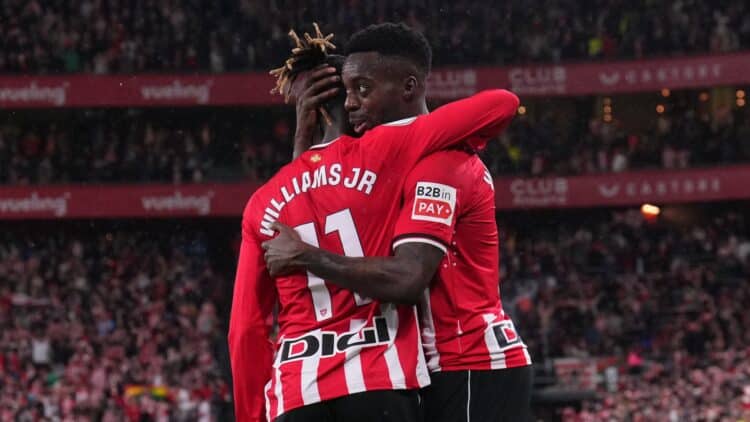 Nico e Iñaki Williams celebran un gol.