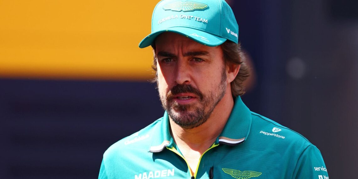 Fernando Alonso ingenieros Aston Martin