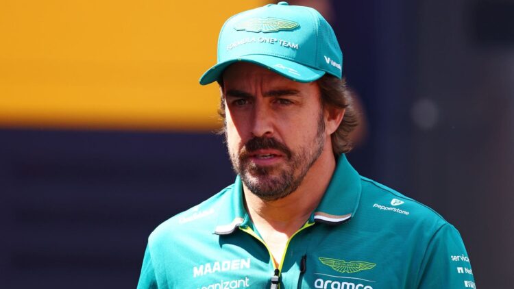 Fernando Alonso ingenieros Aston Martin