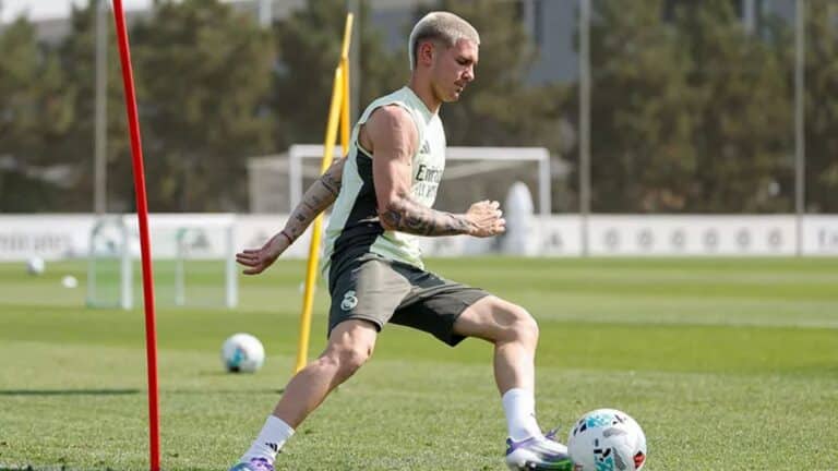 Mastantuono entrenando lesión