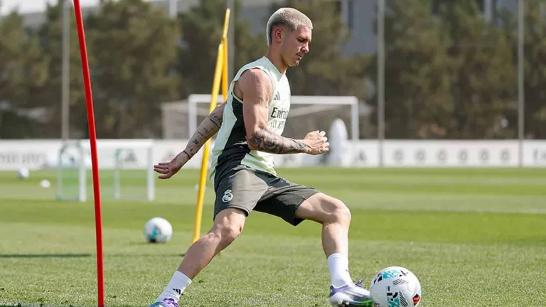 Mastantuono entrenando