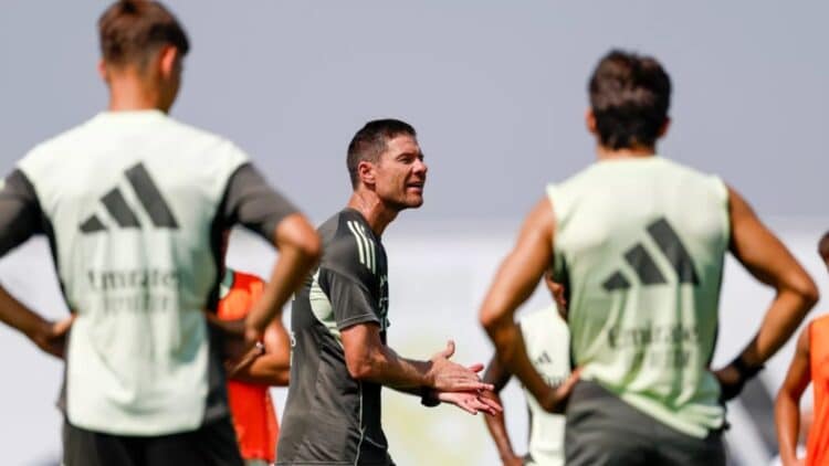 Xabi Alonso Real Madrid Entrenamiento