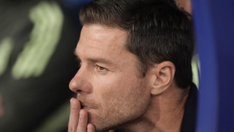 Xabi Alonso Opciones lateral derecho