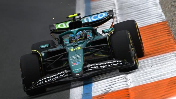 Aston Martin lucha podios Red Bull