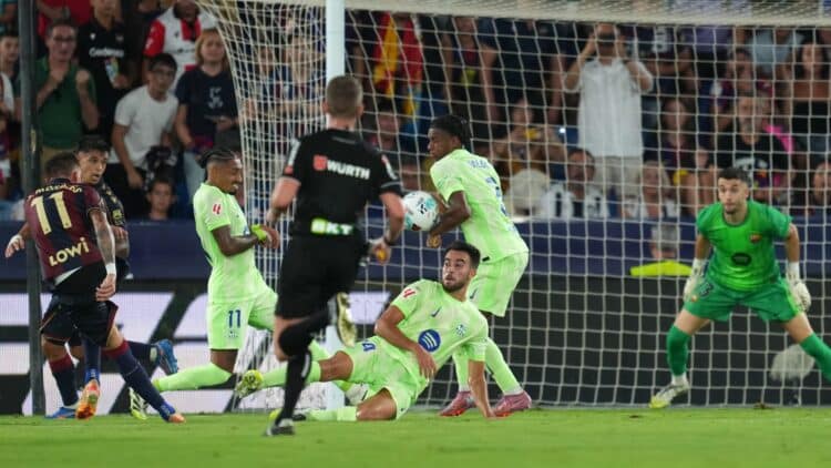 La mano de Balde en el Levante - Barcelona.