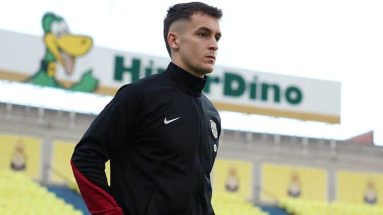 Marc Casadó, en un partido con el Barcelona.