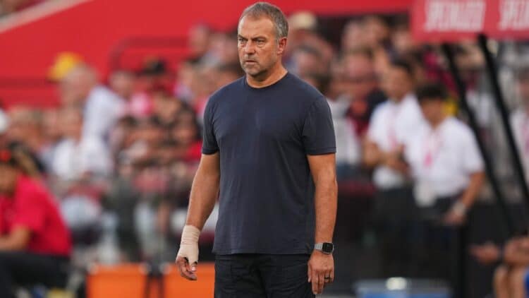 Hansi Flick, durante el Mallorca - Barcelona.