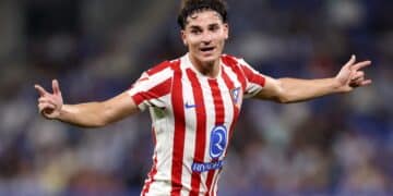 Julián Álvarez celebra un gol con el Atlético.