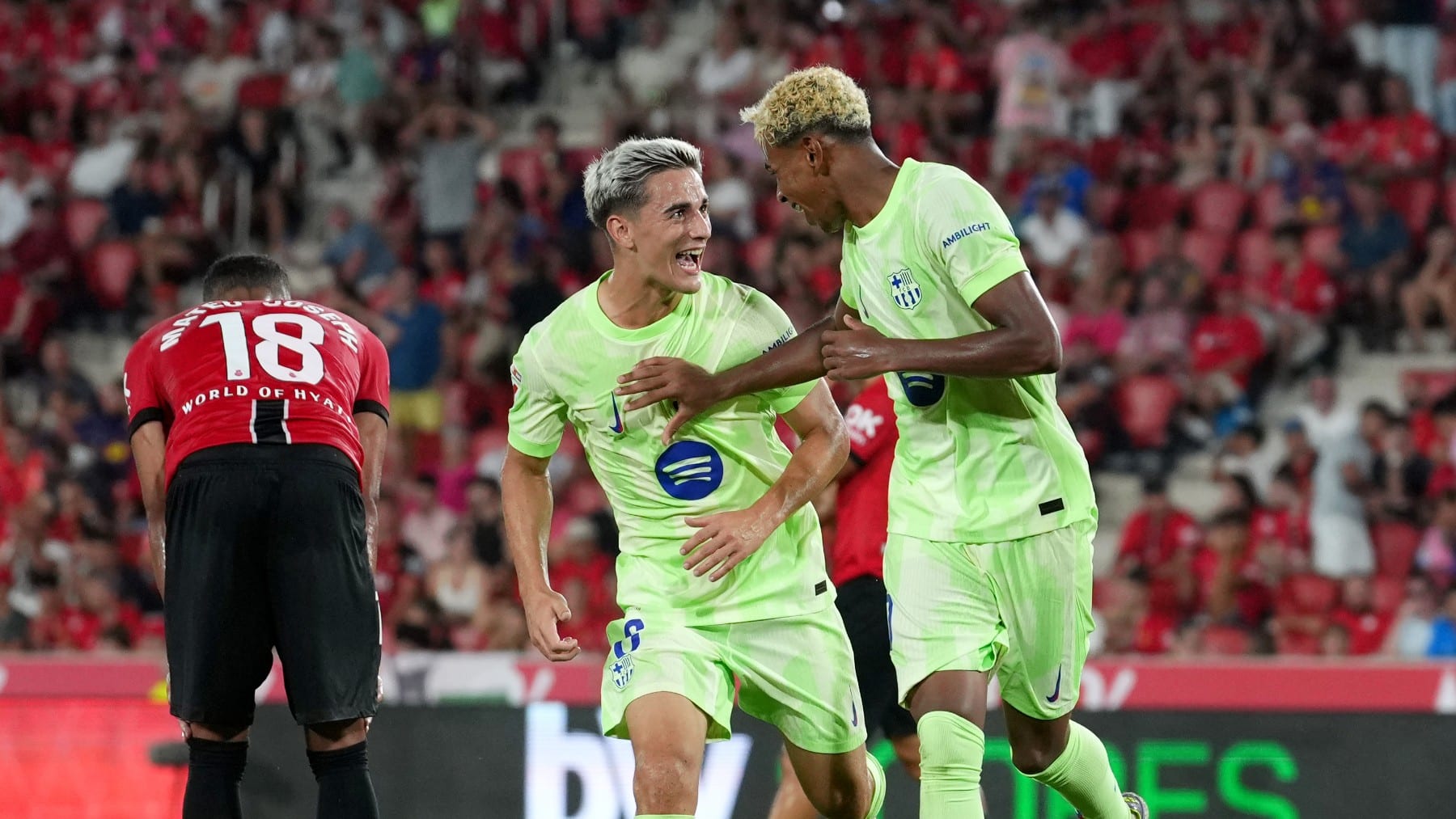 Lamine Yamal celebra su gol al Mallorca.