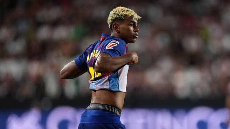 Lamine Yamal, durante el Rayo - Barcelona.