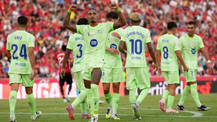 Raphinha celebra su gol en el Mallorca - Barcelona.