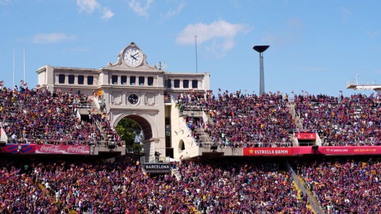Los aficionados del Barça, en Montjuic.