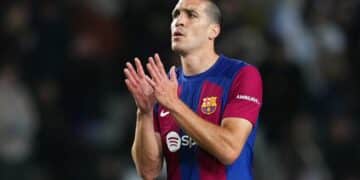 Oriol Romeu, en un partido con el Barcelona.