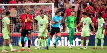 José Luis Munuera, antes de expulsar a Muriqi.