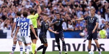 Expulsión Huijsen Sanción polémica arbitral