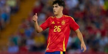 Pau Cubarsí, con la selección española.