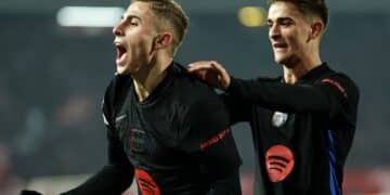 Fermín y Gavi celebran un gol.